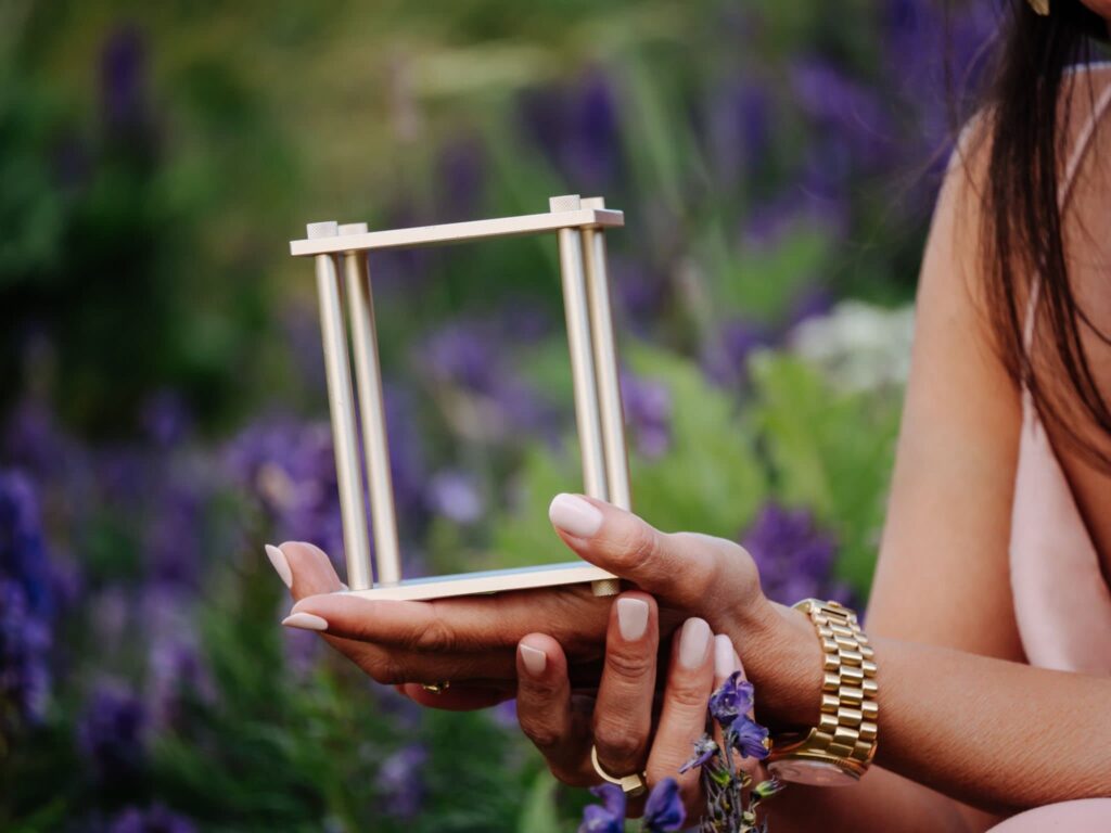 leela q Travel-Bloc-in-hands 